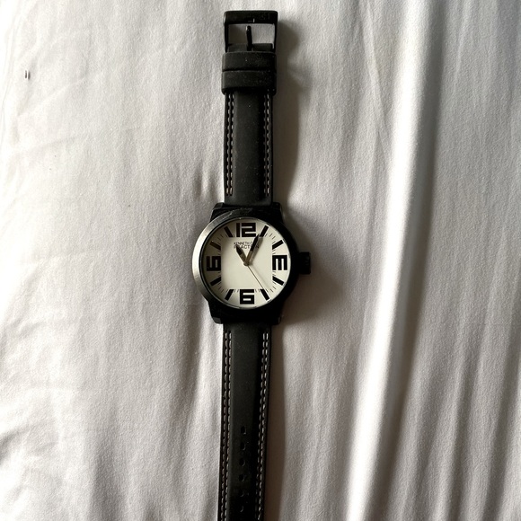 032)Kenneth Cole watch - Picture 2 of 6